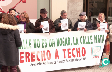 Concentración en la capital gaditana días atras por la muerte de un sin techo en la Alameda