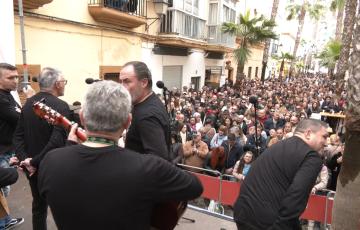 Éxito de público y organización en una Erizada singular al sustituir las gambas a los erizos 