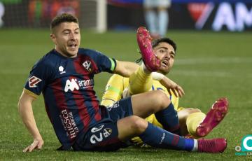 Sergio Ortuño y Portillo en una acción del encuentro (Foto: La Liga)