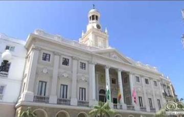 Una imagen de la fachada del Ayuntamiento de Cádiz.