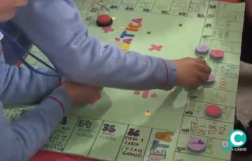 Alumnado del Colegio María Auxiliadora (Salesianas) participando en la Jornada de las Ciencias. 