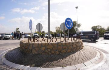 Vecinos desalojados del Poblado de Doñablanca regresan a sus casas para recoger enseres personales y volver a salir.