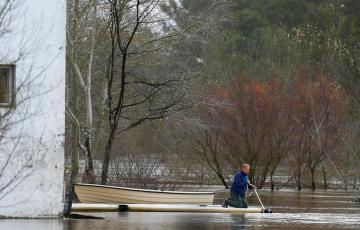 Imágenes del río Guadalete a su paso por la barriada jerezana de la Corta