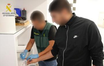 El detenido facilita sus huellas