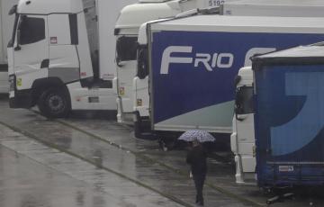 Imagen de camiones parados en los accesos al puerto de Algeciras