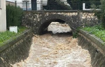 Paso del río Ubrique por esta misma localidad de la sierra de Cádiz