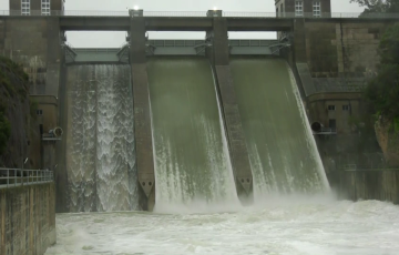 El agua prosigue aliviándose de los pantanos de la provincia