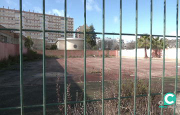 Imagen de la antigua pista deportiva junto a la iglesia San Vicente de Paul