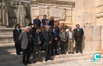 Ofrenda floral en el Monumento a las Cortes de Cádiz. 