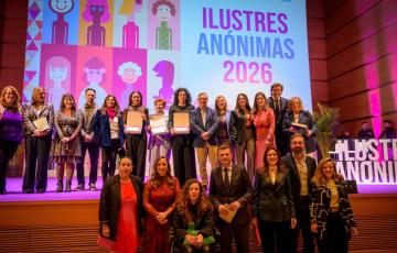 Autoridades junto con las reconocidas tras la ceremonia