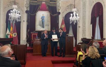 Entrega del premio a Manuel Pimentel