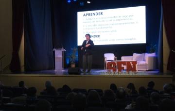 El colegio San Felipe Neri celebra un encuentro educativo dedicado a la gestión emocional en adolescentes.