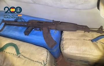 Arma de guerra intervenida por la policía nacional en otras intervenciones en la localidad gaditana en una imagen de archivo