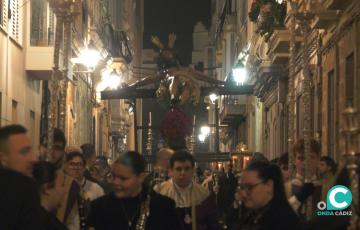 El Cristo de las Aguas en su traslado al Oratorio de San Felipe Neri. 