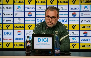 El técniico gaditano en la rueda de prensa previa al choque ante el cuadro caballa