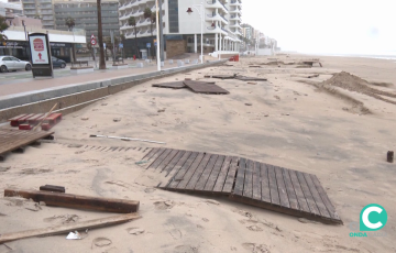 Daños en e Paseo Marítimo de la capital gaditana en los pasados temporales