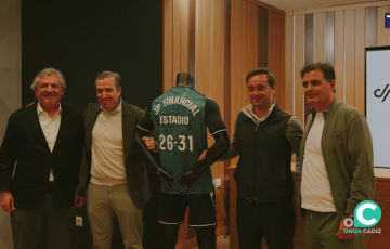 Imagen del acto de presentación días atrás con patrocionadores y dirigientes del club