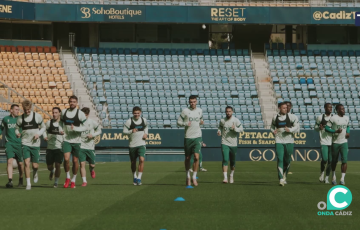 La plantilla ejercitándose en el coliseo cadista sede del próximo compromiso de este sábado