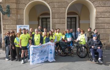 El atleta Rubén Puerto antes de iniciar el Reto Solidario 'Adacca corre por el Daño Cerebral Adquirido'.