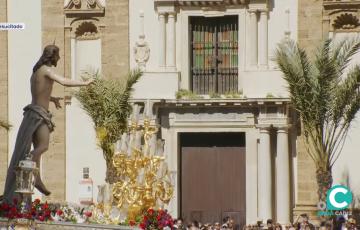 Imagen de Jesús Resucitado a su salida de Catedral. 