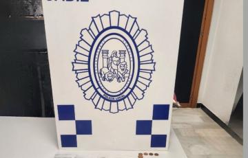 Uno de los detenidos tenía droga lista par asu venta, y se le intervino también más de 700 euros