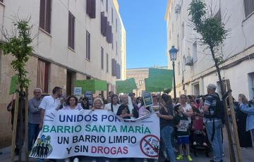 Más de 2.000 personas participaron en esta manifestación que recorrió todas las calles del barrio de Santa María