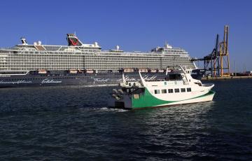  Una imagen del catamarán de la Bahía de Cádiz.