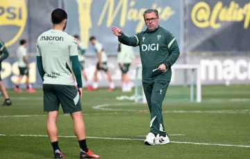 Sergio González hace indicaciones durante una de las sesiones en El Rosal