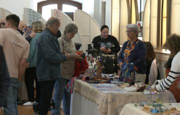 El mercadillo se ha desarrollado este domingo en el Baluarte de los Mártires.