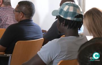 El Centro Tierra de Todos acogió una sesión informativa que ofreció la abogada Macarena Fatuarte.