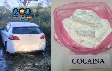 Vehículo protagonista de la persecución policial y la droga incautada