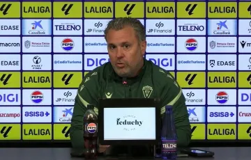 El técnico cadista en rueda de prensa antes del choque en el feudo amarillo de este domingo