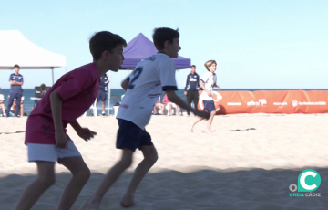 Dos de los jóvenes participantes durante uno de los lances del encuentro celebrado el pasado fin de semana