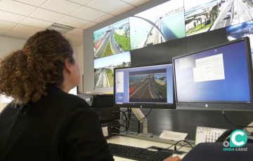 Una operario en el centro de control de tráfico Constitución 1812