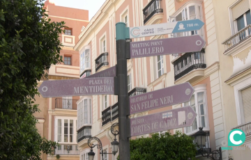 Indicadores en la plaza de San Antonio de Cádiz