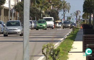 Vehículos por la Avenida de Las Cortes en una imagen de archivo