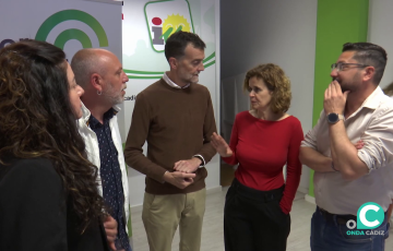 Maillo con una representación de la Coordinadora de Trabajadores del Metal este miércoles en la capital gaditana.