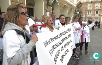 Protesta de trabajadores de Ayuda Domicilio en Cádiz en una imagen de archivo