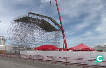 Trabajos de montaje de la estructura del escenario de la cita