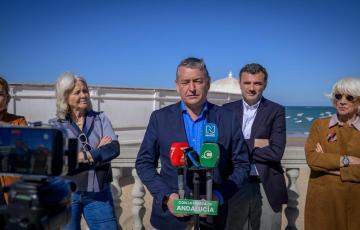 Un momento del acto de este lunes junto a La Caleta