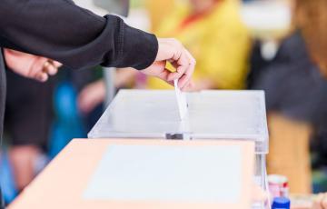 En España, desde 1978, la edad para poder vota se delimitó en los 18 años