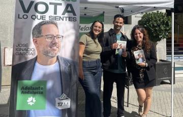 El candidato número tres de Adelante Andalucía en la provincia de Cádiz, David de la Cruz, en un acto en el último día de campaña.