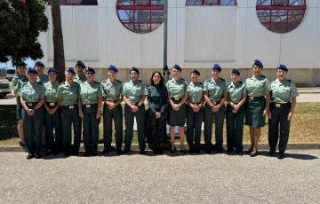 González con las guardias civiles en Cádiz 