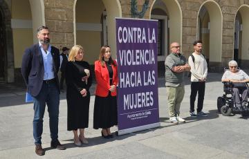 Un momento del acto al mediodía en la plaza de San Juan de Dios 
