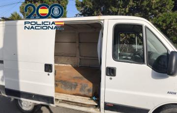 La Policía Nacional ha detenido en Sanlúcar al conductor de una furgoneta comercial.