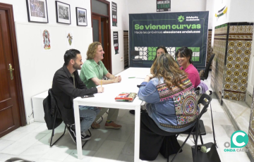 Encuentro de dirigentes de Adelante Andalucía con el colectivo PITS en la sede la formación