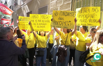 Un momento de la protesta este jueves en la capital gaditana