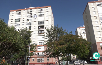 Bloque de viviendas en la barriada de Guillén Moreno por la avenida Sanidad Pública
