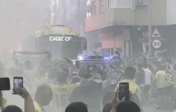 Recibimiento de los aficionados a los jugadores en un partido disputado en el feudo cadista
