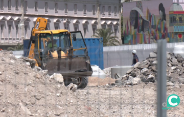 Maquinaria durante los trabajos en el Puerto de Cádiz